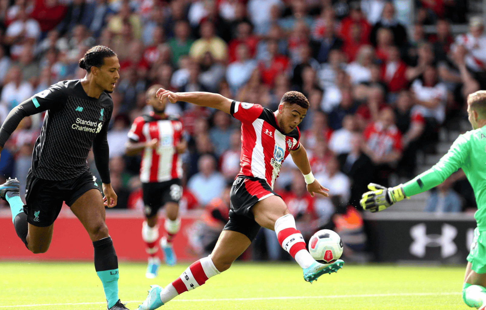 亚冠赛事中球队战术得当，反客为主取得胜利的简单介绍